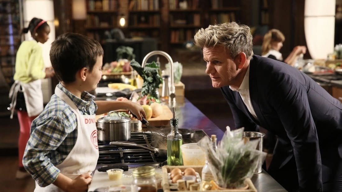 Gordon Ramsay coaching a contestant during Master Chef Jr.